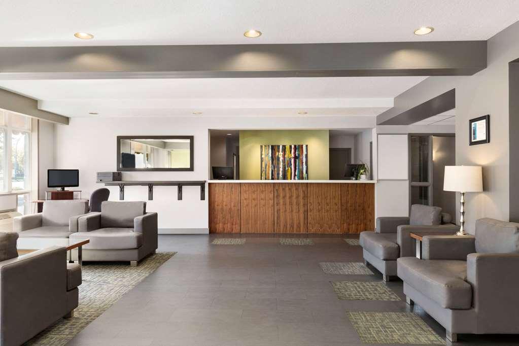 Days Inn By Wyndham Victoria Airport Sidney Dalaman gambar