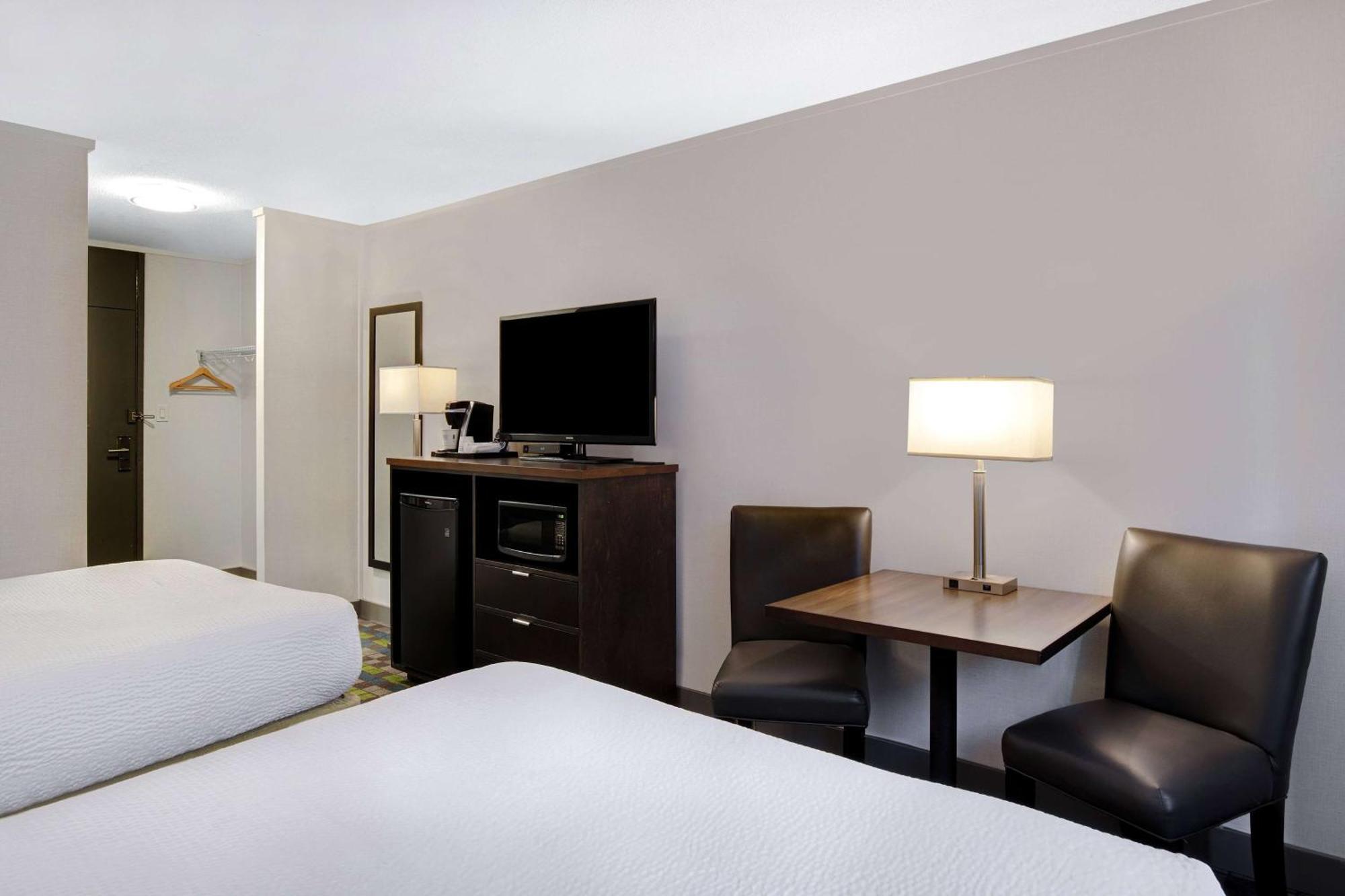Days Inn By Wyndham Victoria Airport Sidney Luaran gambar