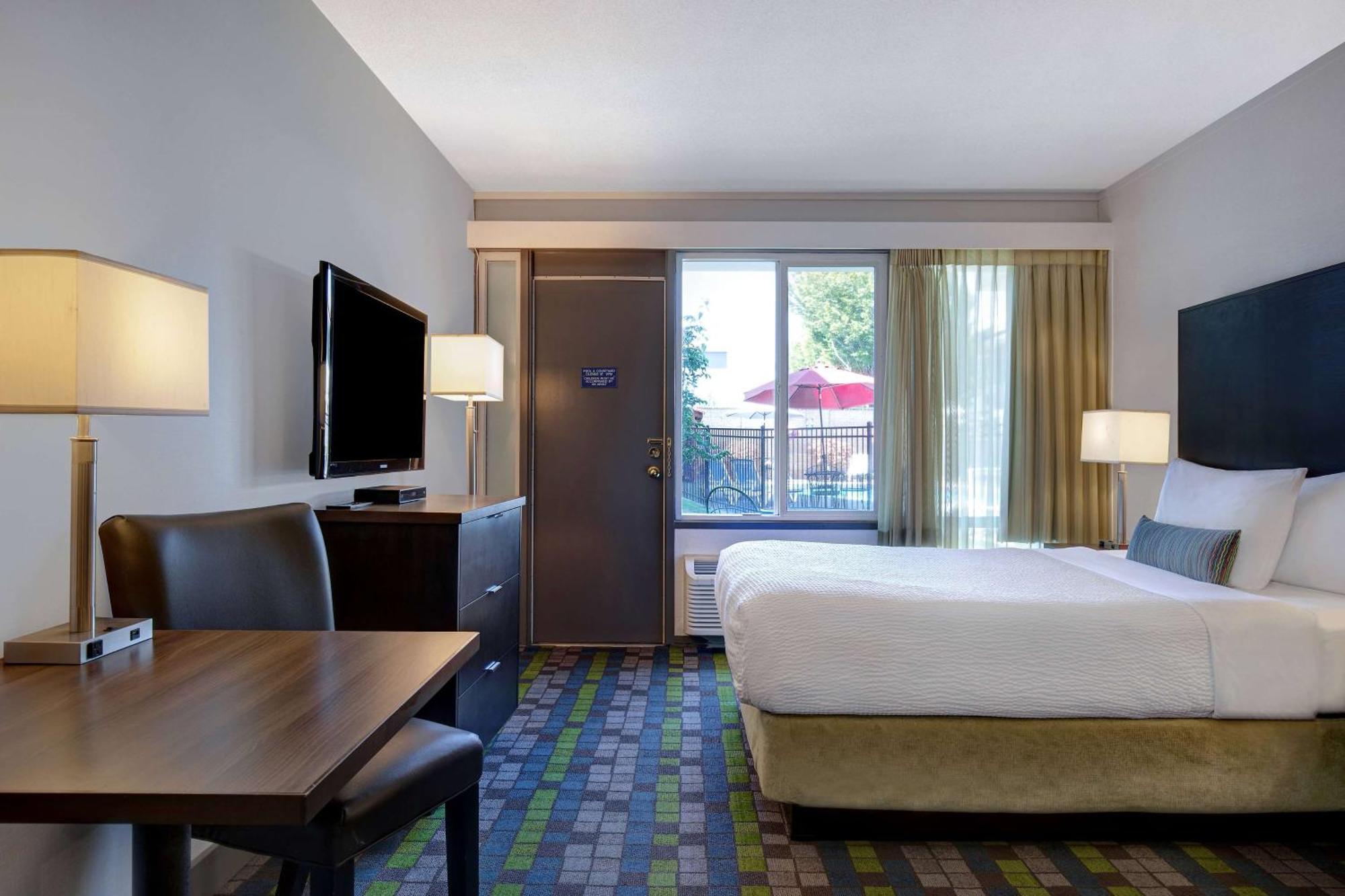 Days Inn By Wyndham Victoria Airport Sidney Luaran gambar